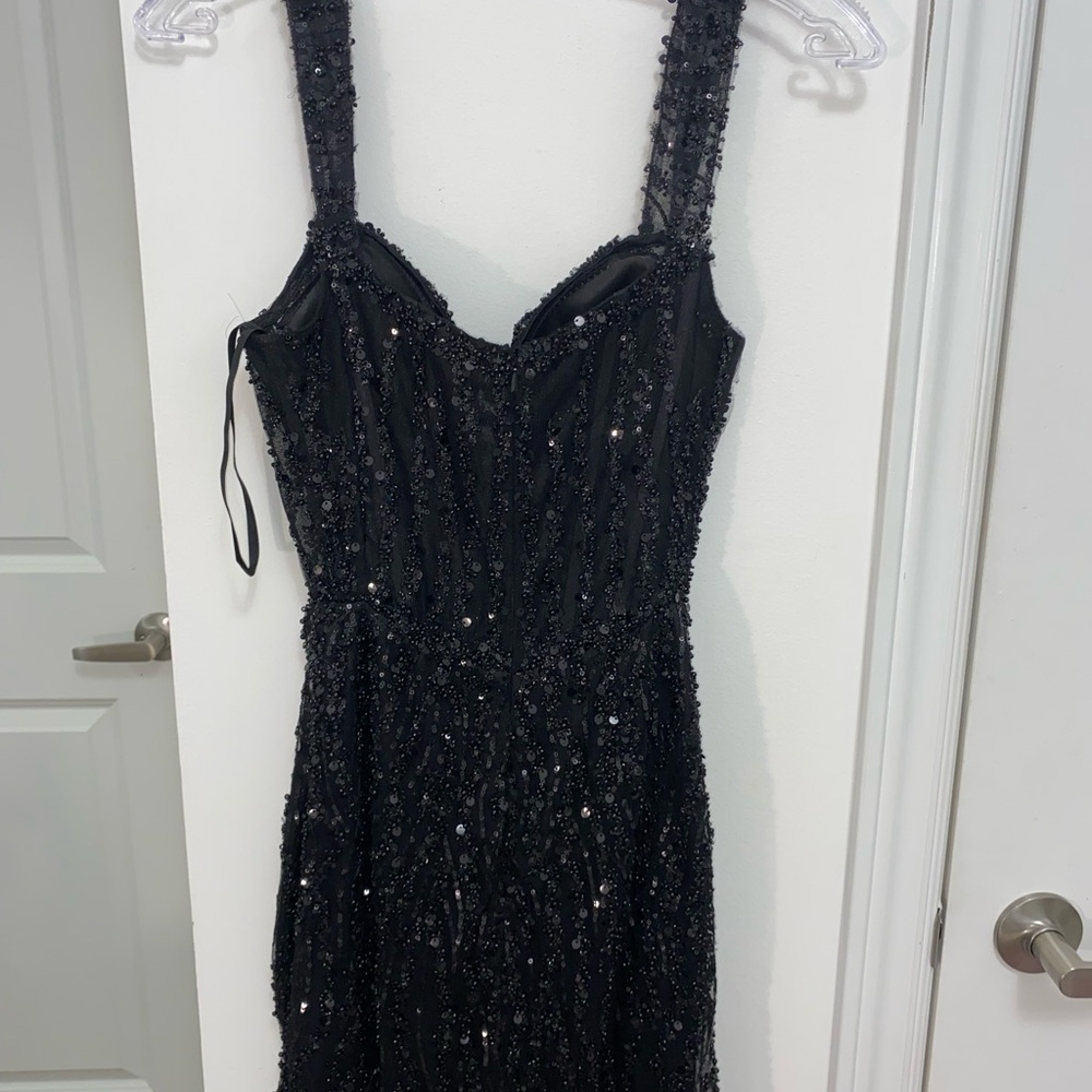 Elegant Black Beaded Evening Dress - Picture 3 of 5